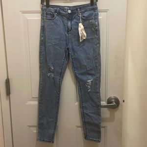 MADDIE:Junior girls Size 9 ripped jeans